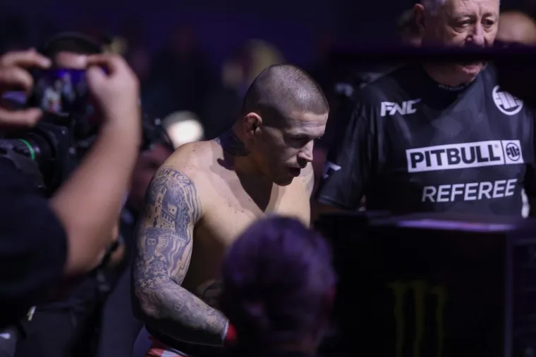 Jedna od posljednjih sportskih fotografija čovjeka koji je zaludio Balkan svojim javim nastupima. Bakočevićeva MMA karijera započela je 2010. godine, i od tada je izgradio reputaciju neustrašivog i nepredvidljivog borca.