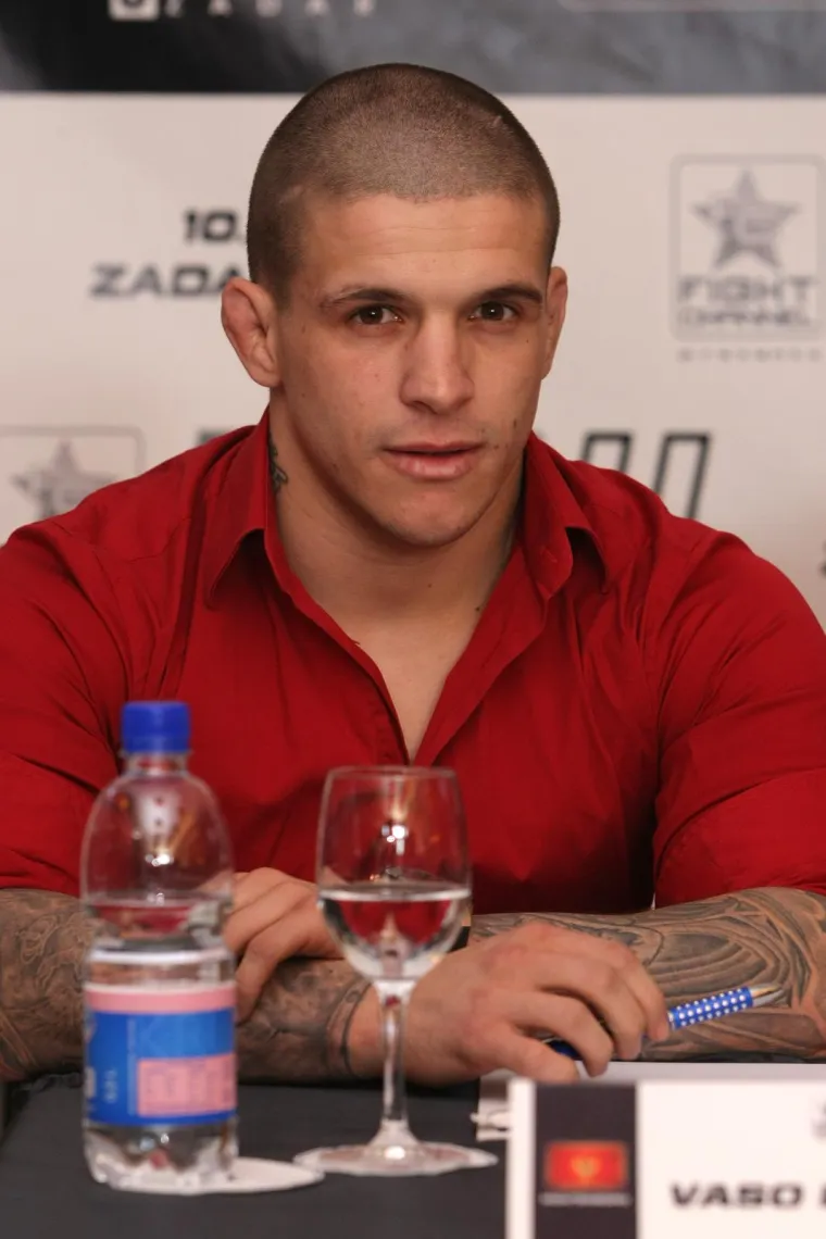 &apos;Psiho&apos; je tada stvarno bio &apos;Psiho&apos;. Njegov agresivni stil, koji mu je i donio nadimak &quot;Psiho&quot;, karakterizira konstantan pritisak, odličan footwork i spremnost na razmjenu udaraca. Fotografija iz 2011.