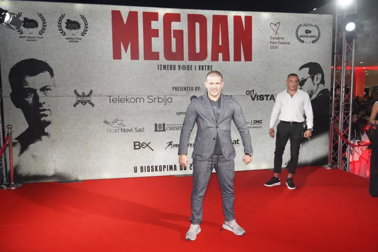 Oku&scaron;ao se i u filmskoj industriji. Bio je glumac u filmu Megdan u kojem je glumio i Enis Be&scaron;lagić...