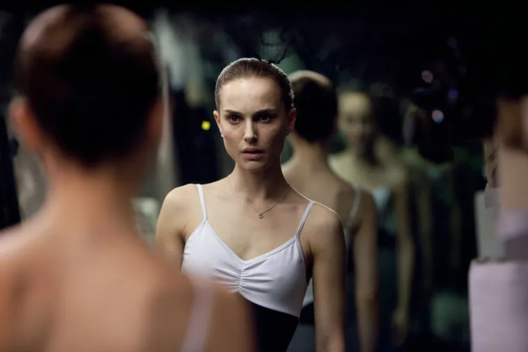 Promjena izgleda kod Natalie Portman bila je rezultat višemjesečnog intenzivnog treninga. Za ulogu balerine u popularnom filmu &quot;Black Swan&quot;, morala je prvih šest mjeseci odrađivati dva sata treninga dnevno. 