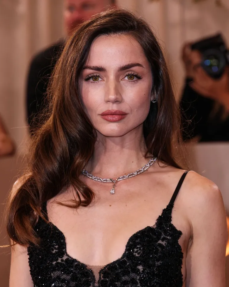 Čini se da voli starije: Prvo Ben Affleck, a sada Tom Cruise - Tko je Ana De Armas?
