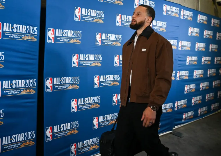 Steph Curry je bio MVP All Star susreta, a kad je dolazio na All Star finale bio je normalno obučen, bez ikakvih kerefeka. 
