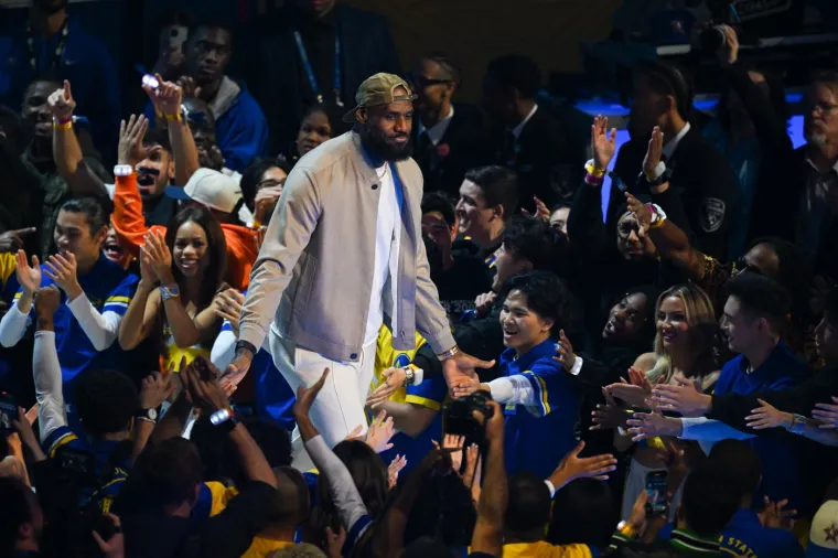 LeBron James među publikom. 