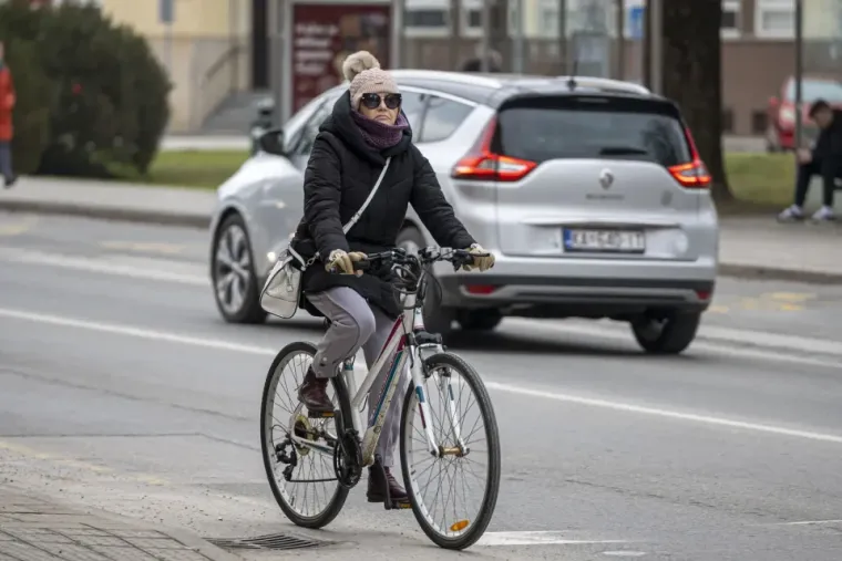 I dok su jedni šetali, drugi su se odlučili na vožnju bicikla. 