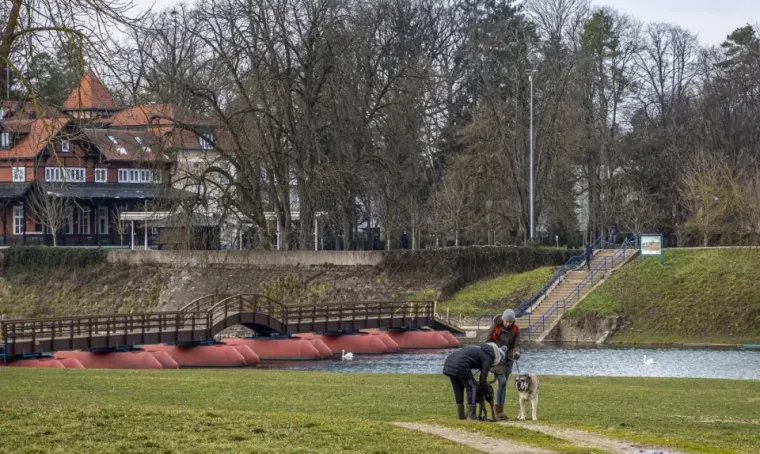 Jedan modni detalj, a svi su je primijetili: Djevojka s beretkom ukrala pažnju