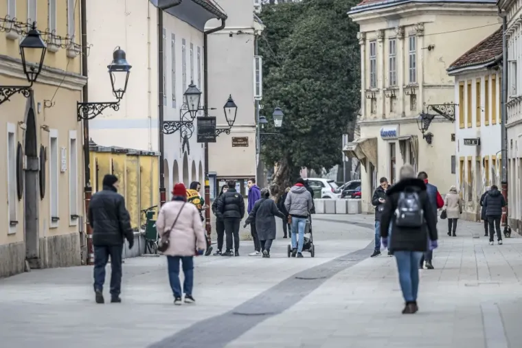 Jedan modni detalj, a svi su je primijetili: Djevojka s beretkom ukrala pažnju