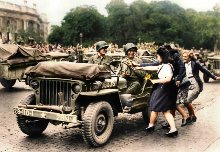 Planiranje operacije Overlord započelo je 1943. godine, nakon što su se saveznici, predvođeni Sjedinjenim Američkim Državama, Velikom Britanijom i Kanadom, dogovorili o otvaranju drugog fronta u Europi.