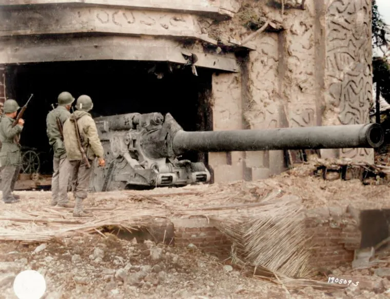 Bitka za Normandiju trajala je do kraja kolovoza 1944., a zavr&scaron;ila je oslobođenjem Pariza i povlačenjem njemačkih snaga iz sjeverozapadne Francuske.