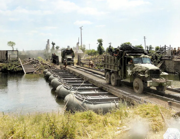 Tijekom Bitke za Normandiju, saveznici su pretrpjeli 226.386 žrtava (poginulih, nestalih i ranjenih). Njemački gubici tijekom cijele kampanje u Normandiji bili su veći od savezničkih. Procjenjuje se da je 30.000 njemačkih vojnika poginulo, 80.000 ranjeno, a 210.000 je zarobljeno ili nestalo. 