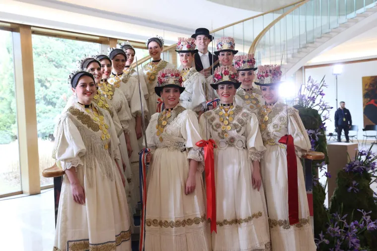 Svi su htjeli fotografiju s novim starim predsjednikom, ali Milanović ima prioritete