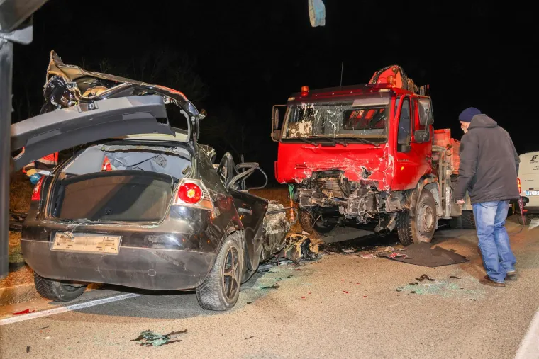 Užas u Istri: Osoba poginula u stravičnom sudaru! Vozilo smrskano, prednji dio doslovno je nestao