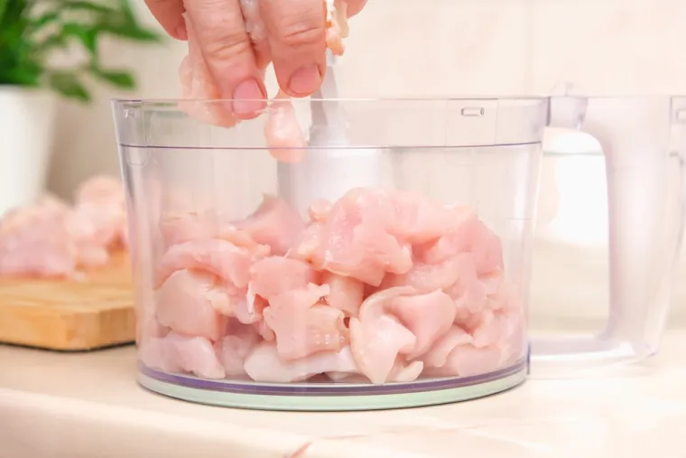 23. Stvari koje su ljudi na&scaron;li u hrani: Zgrozit će vas čudne i gnjusne stvari koje su ljudi prona&scaron;li u svojoj hrani. Ne želite to znati. 