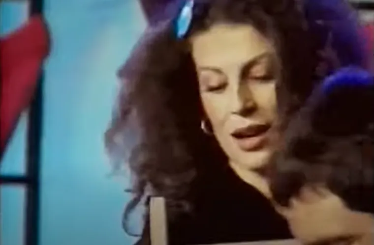 U privatnom životu, Dubravka je bila u vezi s glumcem Ivom Gregurevićem, s kojim ima sina Marka, rođenog 1978. godine. 