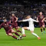 Ovo je situacija o kojoj bruji čitav nogometni svijet. Kylian je poslao Joška lijevo, a trznuo desno i zabio. Poznata stranica Troll Football napisala je: &quot;Mbappé poslao Gvardiola natrag u Dinamo Zagreb. Inače, kad pričamo o Gvardiolu, on je neupitni starter kod menadžera Pepa Guardiole, čija momčad ima najslabiju sezonu godinama unatrag. Hrvatski branič, plaćen 90 milijuna eura, upisao je 37 nastupa, pet golova i dvije asistencije u sezoni.