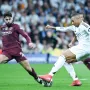 Pogledajte još jednom. Mbappé je prvo trznuo lijevo, prebacio loptu na desnu nogu, a Gvardiol je otišao u krivu stranu. Majstorski potez Francuza. Jedan je korisnik X mreže napisao: &quot;Joško Gvardiol neće zaboraviti Mbappéa nikad nakon ovog poteza, čitav život&quot;. 