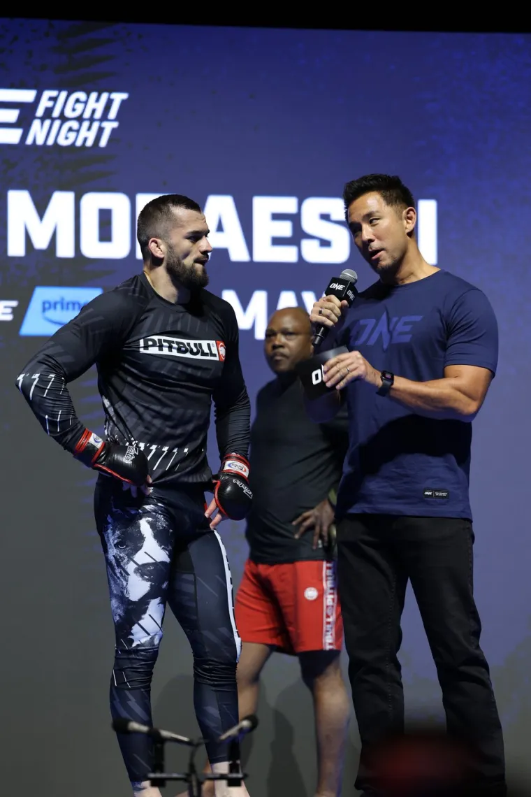 Roberto uvijek obavlja sve medijske aktivnosti. 