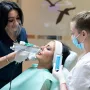 Svojom ljepotom, šarmom i karizmom brzo je osvojila pažnju medija i publike, a njezina karijera vrtoglavo je rasla.