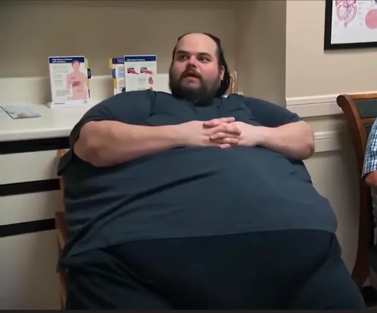 Korisnik VelsGamer također se mučio s debljinom. Početkom 2022. godine težio je preko 350 kilograma. 