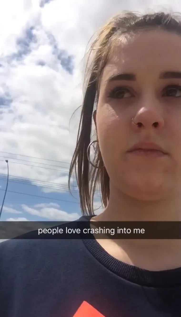 Korisnica sinistersista je u 22. godini oboljela od depresije te se odala žestokom svakodnevnom opijanju.