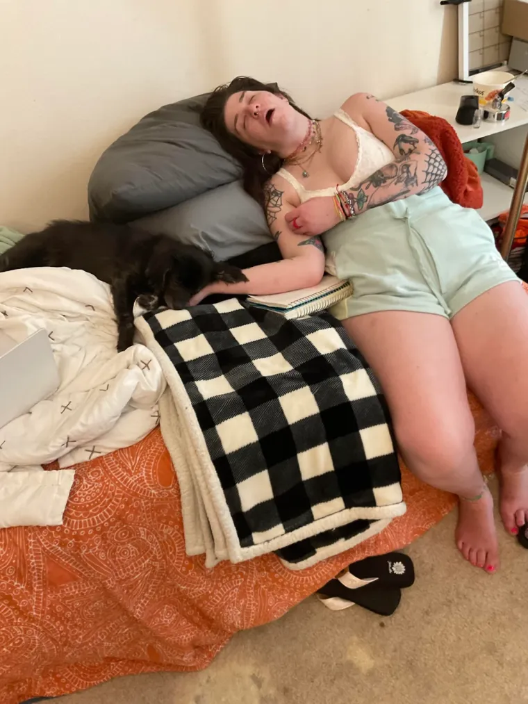 A &scaron;to tek reći na ovaj slučaj? Korisnica katlikemeow814 27. rođendan je dočekala kao beskućnica i ovisnica o fentanilu i methu. 