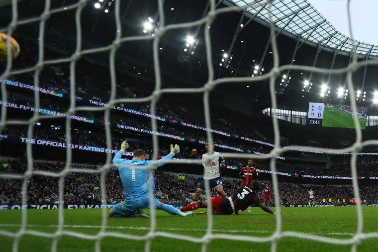 Zaručena zvijezda Premiershipa ima aferu sa ženom koja je spavala s vi&scaron;e od 100 mu&scaron;karaca: 'Nije za slabije cure'