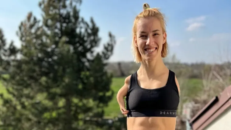 Rođena je bez ruku, ali nije se predala: Dejana ima 29 godina i prava je inspiracija