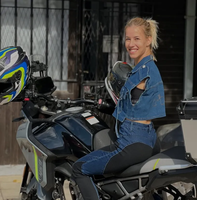 Rođena je bez ruku, ali nije se predala: Dejana ima 29 godina i prava je inspiracija