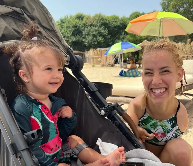 Rođena je bez ruku, ali nije se predala: Dejana ima 29 godina i prava je inspiracija