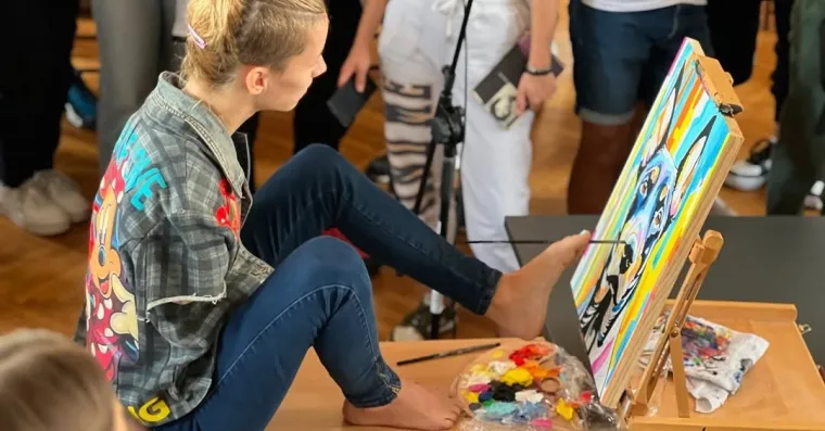 Rođena je bez ruku, ali nije se predala: Dejana ima 29 godina i prava je inspiracija