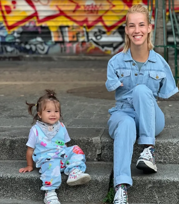 Rođena je bez ruku, ali nije se predala: Dejana ima 29 godina i prava je inspiracija