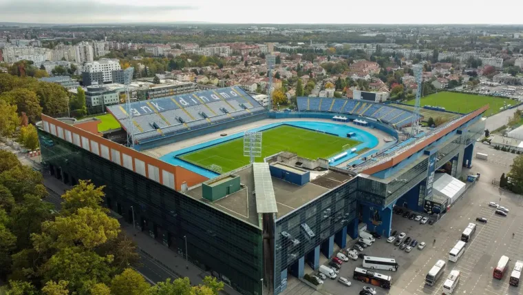 Stadion Maksimir već je godinama predmet sprdnje po medijima i društvenim mrežama, a a klub poput Dinama koji niže uspjehe u Europi mora što prije dobiti stadion dostaojan svoje veličine.