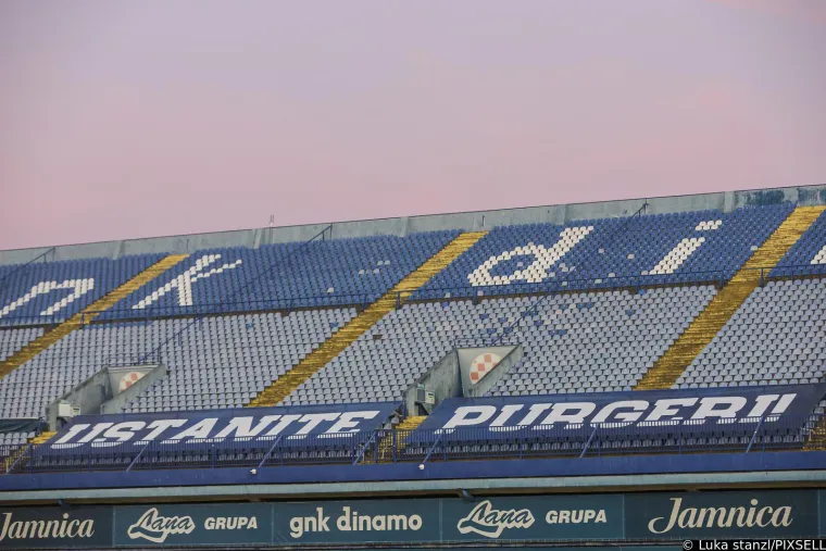 Posebno je tužno vidjeti istonu tribinu koja od potresa 2022. nije u funkciji