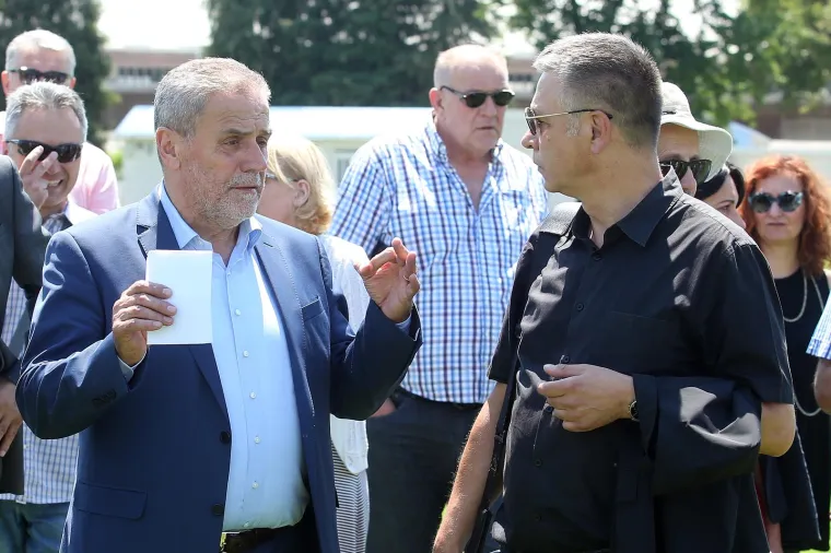 Prvi koji je Dinamovim navijačima mazao oči pričama o novome stadionu bio je dugogodišnji gradonačelnik Milan Bandić.