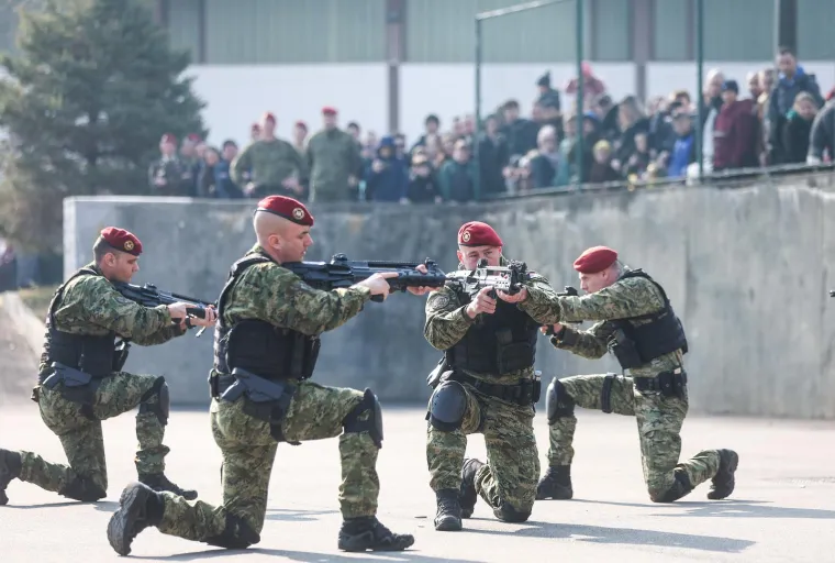 Počasno-zaštitna bojna je pristožerna postrojba Glavnog stožera Oružanih snaga Republike Hrvatske, a zadužena je za izvršavanje  ceremonijalnih zadaća za potrebe državnog i vojnog vrha, kao i za osiguranje vrhovnog zapovjednika OSRH 