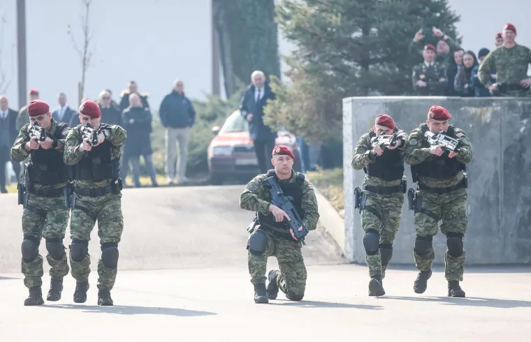 Noževi s hrvatskim grbom, snajperi i psi kao moćno oružje: Ovo je legendarna Počasna bojna