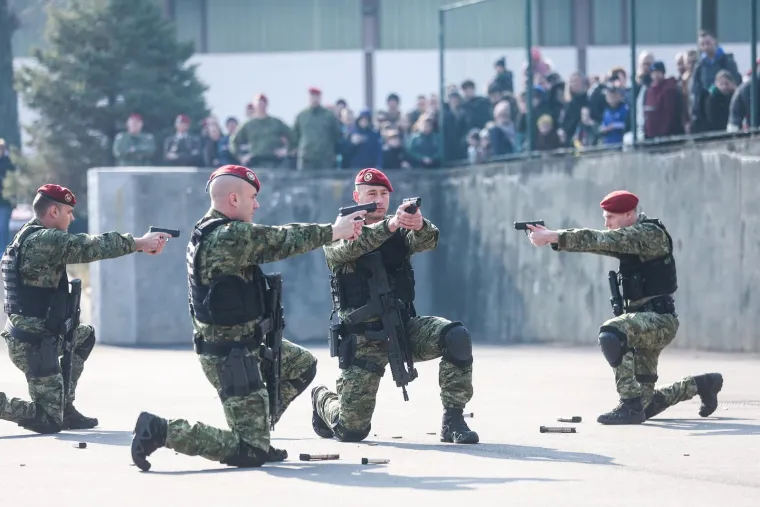 Noževi s hrvatskim grbom, snajperi i psi kao moćno oružje: Ovo je legendarna Počasna bojna
