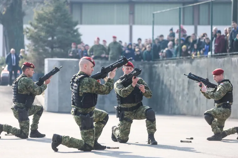 Noževi s hrvatskim grbom, snajperi i psi kao moćno oružje: Ovo je legendarna Počasna bojna