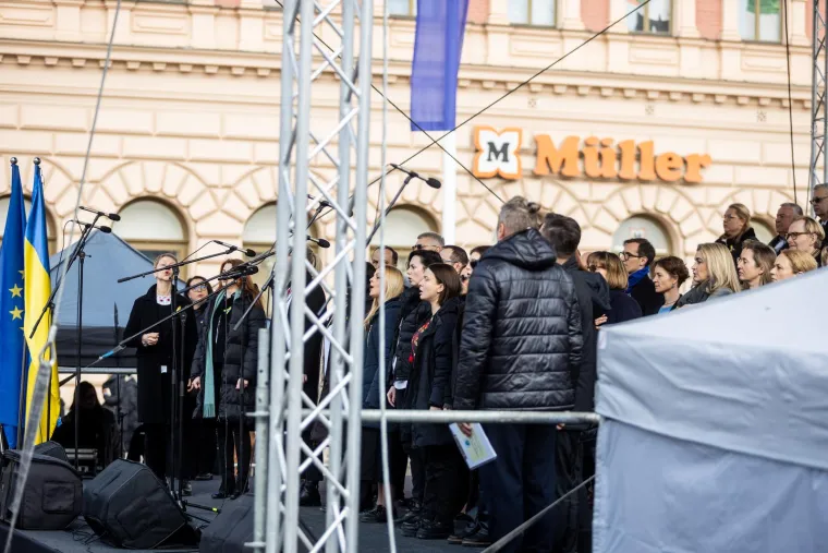 Zagreb uz Ukrajinu na treću godi&scaron;njicu agresije. Stigla i Zdravka Bu&scaron;ić: 'Va&scaron;a borba je i na&scaron;a'
