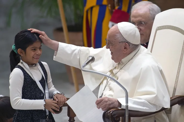Papa je o&scaron;tro kritizirao svećenike koji ne žele krstiti djecu koja su rođena u vanbračnim zajednicama. Smatrao je kako svi moraju biti pozvani u Crkvu, bez obzira u kojim su okolnostima rođeni. 
