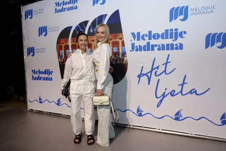 &Scaron;trumfete ukrale show na koncertu Gibonnia: U Samoboru noćas gorjelo!