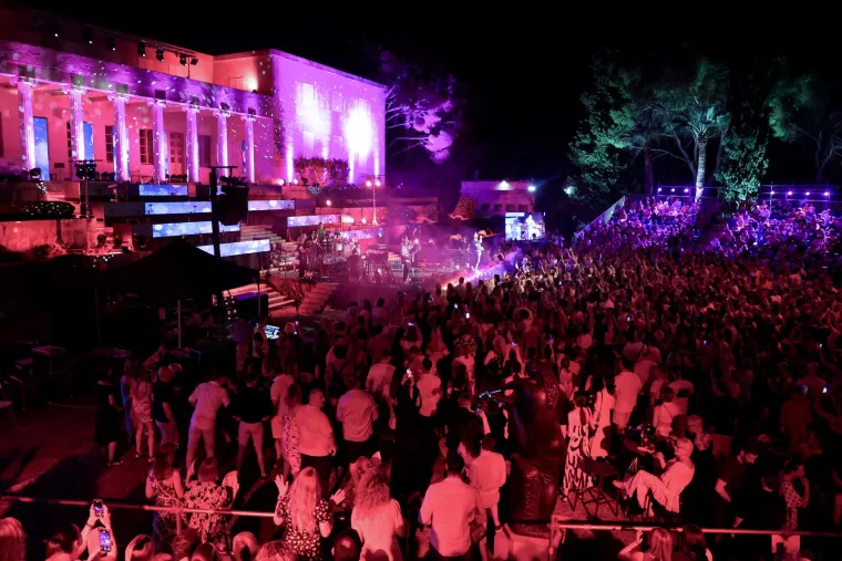 &Scaron;trumfete ukrale show na koncertu Gibonnia: U Samoboru noćas gorjelo!