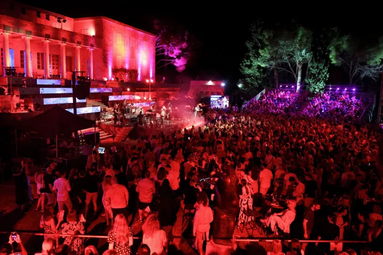 &Scaron;trumfete ukrale show na koncertu Gibonnia: U Samoboru noćas gorjelo!