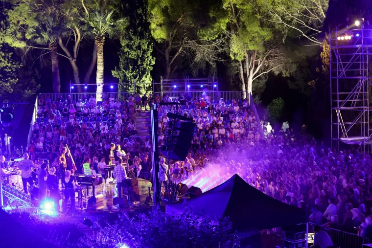 &Scaron;trumfete ukrale show na koncertu Gibonnia: U Samoboru noćas gorjelo!