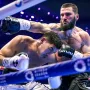 Dmitry Bivol je dobro eskivirao, Beterbiev je imao svoj poznati agresivni stil, ali i ovog puta taktički boljeg Bivola. 