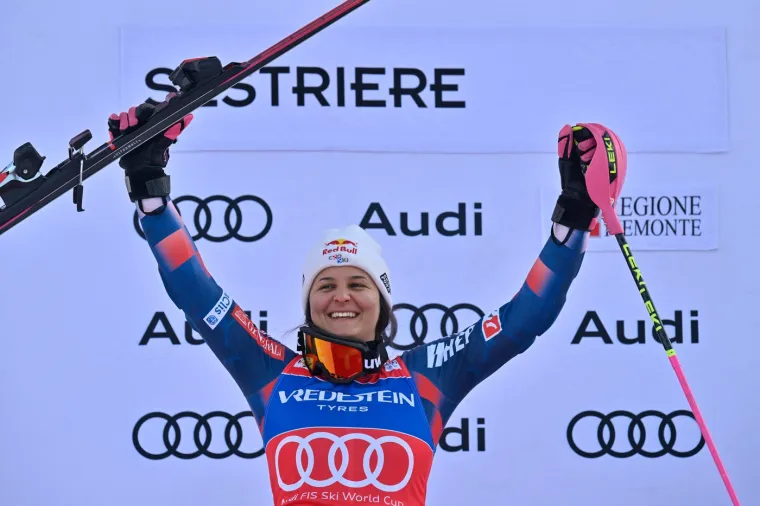 S ovih 80 bodova u slalomu, Ljutić je trenutačno vodeća slaloma&scaron;ica svijeta s 39 bodova prednosti nad Camille Rast, dok treća Liensberger zaostaje 105 bodova. Ukupnom poretku Zrinka je treća s 753 boda, a vode Brignone (999) i Gut (809).