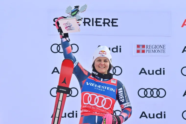 Mlada hrvatska skija&scaron;ica može biti zadovoljna jer je preuzela vodstvo u poretku najboljih slaloma&scaron;ica svijeta.

"U prvoj vožnji sam super krenula, imala sam odličan srednji dio i onda sam u jednom dijelu malo zakasnila, nisam na vrijeme odreagirala, zbog toga sam morala korigirati liniju i zbog toga sam izgubila ne&scaron;to tempa. U drugom laufu sam probala napasti, bilo je jako te&scaron;ko jer je snijeg počeo pucati, bilo je mek&scaron;e. Nisam uspjela idealno proći sve djelove, ali me ravnica izvukla," kazala je Ljutić.