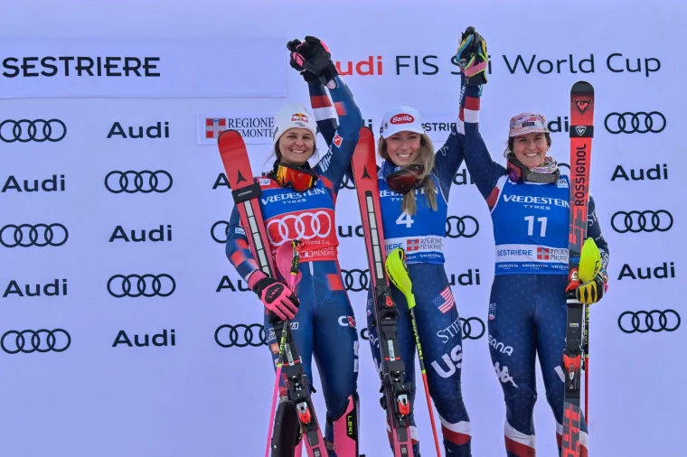 "Bio je to vikend za pet, nemam &scaron;to reći. Veleslalom je dobro pro&scaron;ao, uspjela sam se i odmoriti za slalom. Fizički i psihički je ovo možda bio i najzahtijevniji dio sezone. Bilo je te&scaron;ko svaki dan se fokusirati za obje vožnje, ali uspjela sam. Bila su to te&scaron;ka tri dana utrkivanja u Sestriereu, stvarno sam dala sve od sebe, preuzela sam vodstvo u slalomu i veselim se preostala dva slaloma," dodala je.