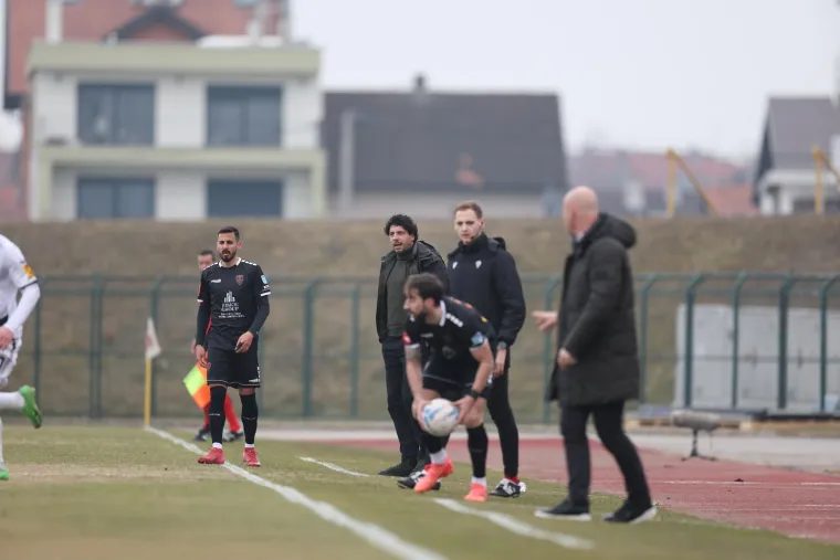 To je izazvalo žestoke prigovore s gostujuće klupe, zbog kojih je Terzić pokazao crveni karton jednom od članova stožera Šibenika.