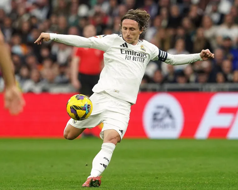Modrić, hrvatski maestro, protiv Girone je postigao jedan od najljepših golova u karijeri, a ukupno  je osvojio 28 trofeja s Real Madridom čime je najtrofejniji igrač u povijesti kluba. 

