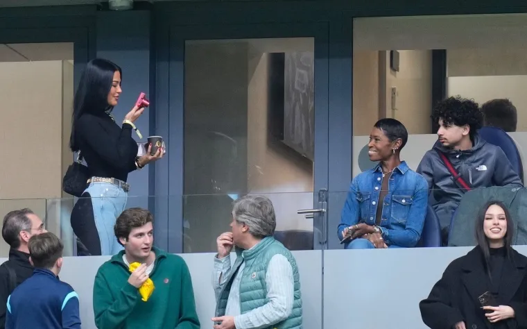 Ashlyn je u jednom trenutku uzela fotoaparat i fotografirala Judeovu majku. Tada se čak i nasmijala.